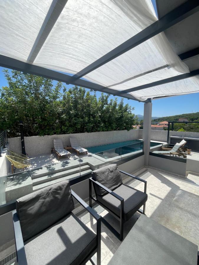 Apartments Belic With Pool Jelsa  Buitenkant foto