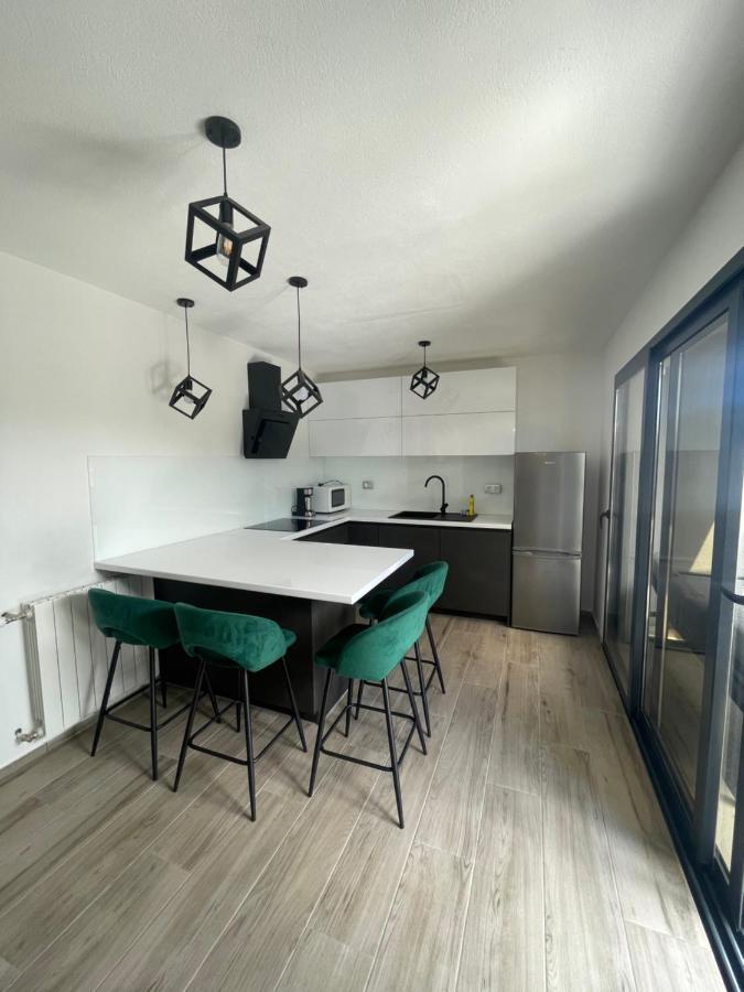 Apartments Belic With Pool Jelsa  Buitenkant foto