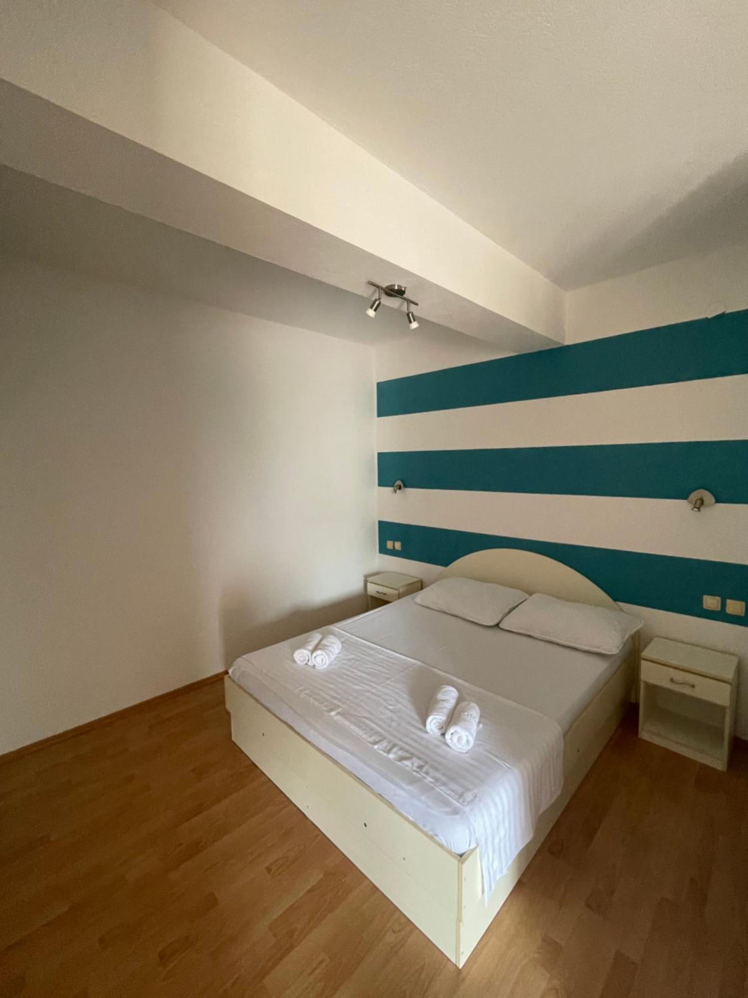 Apartments Belic With Pool Jelsa  Buitenkant foto